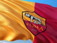 库里在曼联比赛中关键助攻，绝杀引发热议！